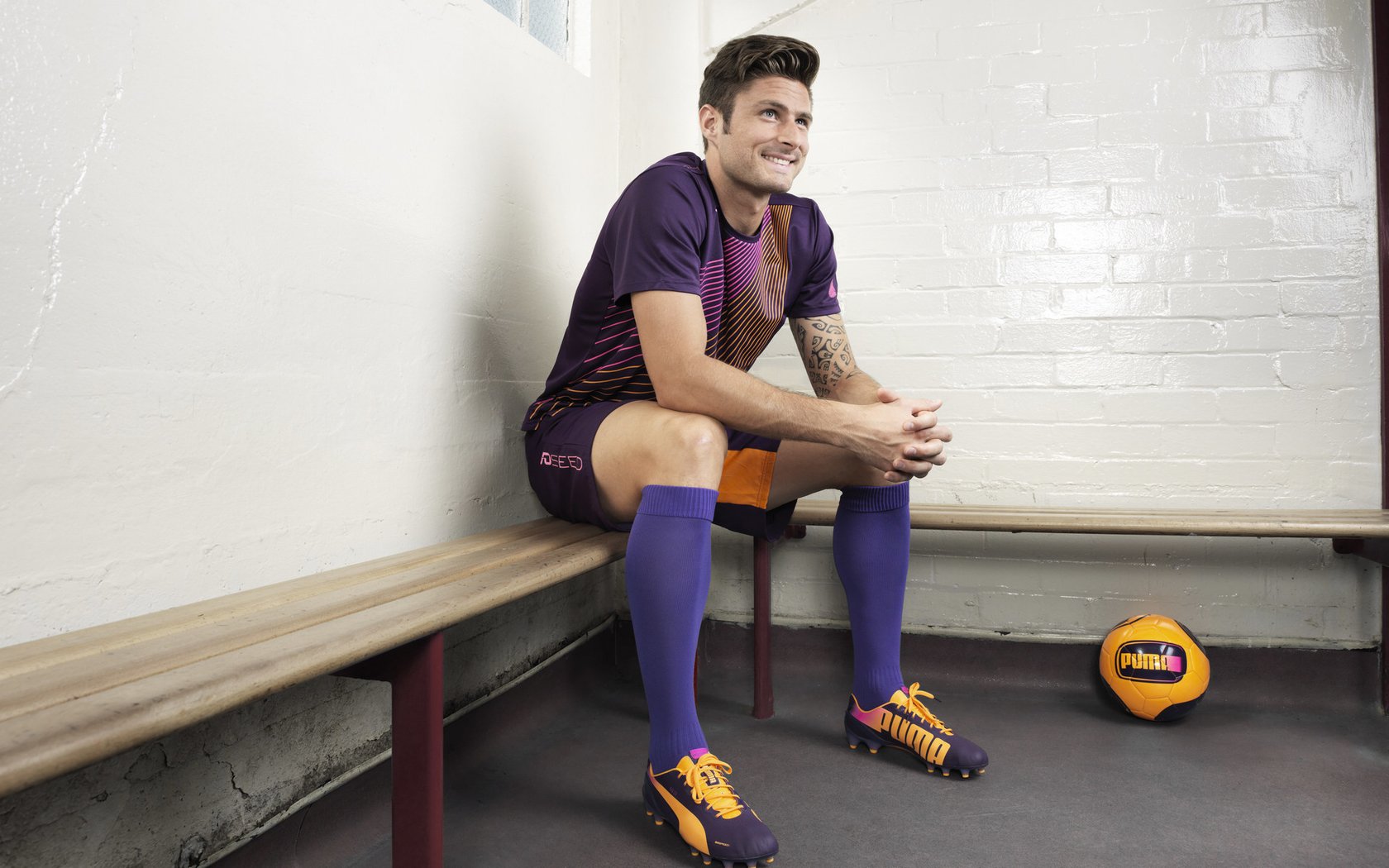 乔·莫伊：凭借强大的体力和防守能力，成为全黑队的核心前锋，乔乔莫伊斯